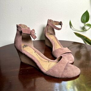 Sofft Blush Pink Suede Ankle Strap Wedge Heels Size 8M Low Heel Spring Sandal